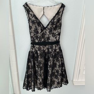 BRAND NEW Sorrela Vita lace over chiffon dress